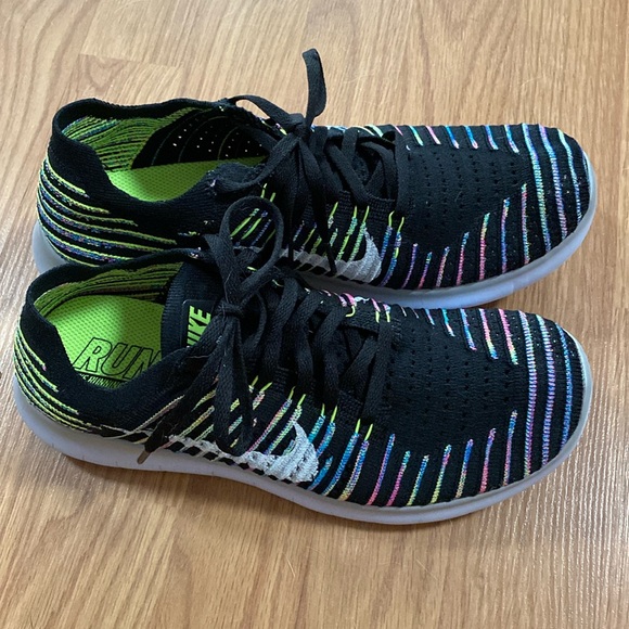 ❤️ Nike Free Fly Knit Sneakers Rainbow Black Size 8 1/2 NWOT - Picture 3 of 9